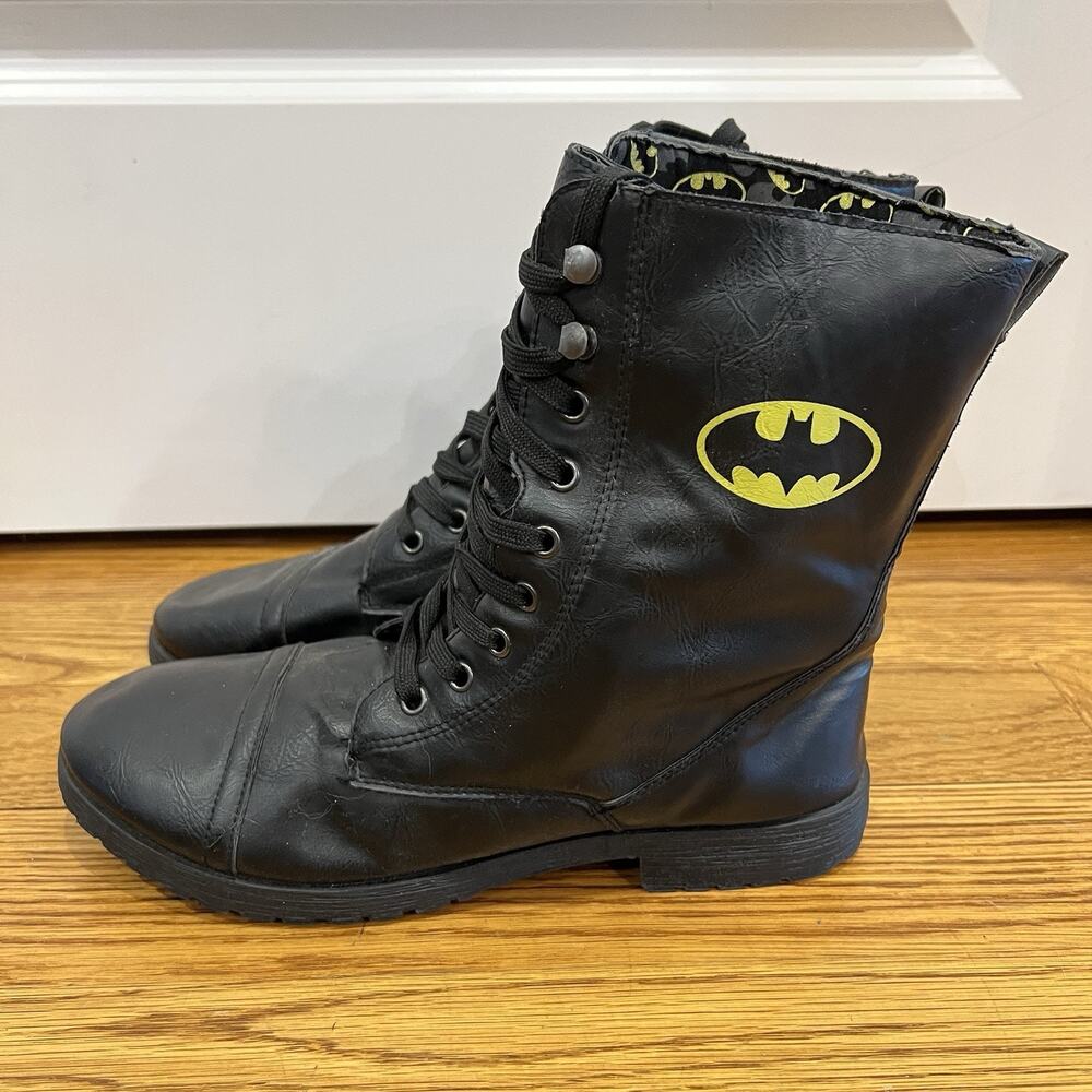 Ladies Sz 11 Batman‎ Emblem Black and Yellow Lace Up Canvas Style Boots